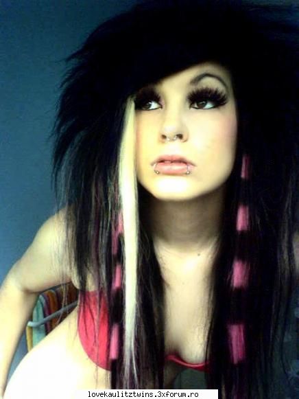 emo hair... - asta e frizura mea preerata - *Emo style*