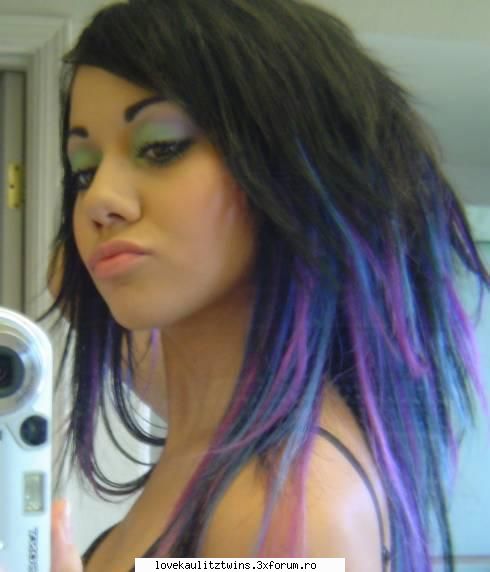 emo hair... - imi place parul ei frt mult - *Emo style*