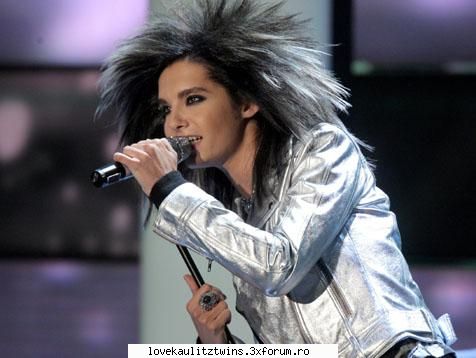 fosta lui prietena...... - am mai vazut-o pe tipa.nu cred k s-a uitat Bill - **BiLl KaUlItZ**