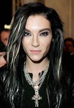 funny TH - mada poate ne imprumuta bill crucea lui de la gat - :^Tokio Hotel^:
