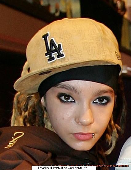 picks with tom... - frumoase pozele :D - **ToM kAuLiTz**