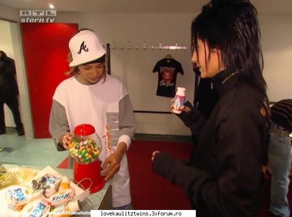 picks with twins..... - mancare mancare mancare..bem actimel..de asta - ..::kaulitz twins::..