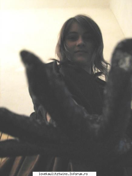 piks with Iulia - hi everybody sunt iulia...ma cunoasteti voi niste - @Picks With Us@