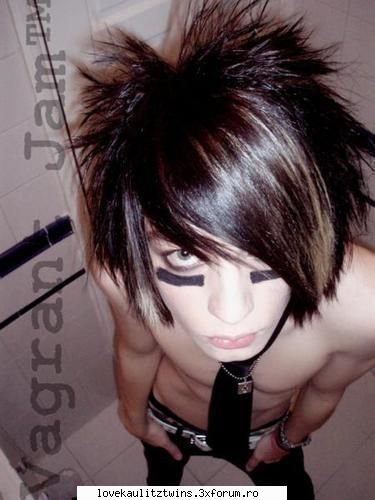 :rotfl:  :nebun:  :nebun: poze emo....